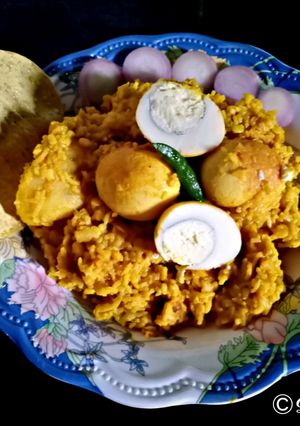 A picture of Egg Bhuna Khichuri.