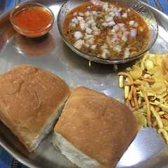 A picture of મિસલ પાઉં(મિક્સ કઠોળ)(misal pav recipe in gujarati).