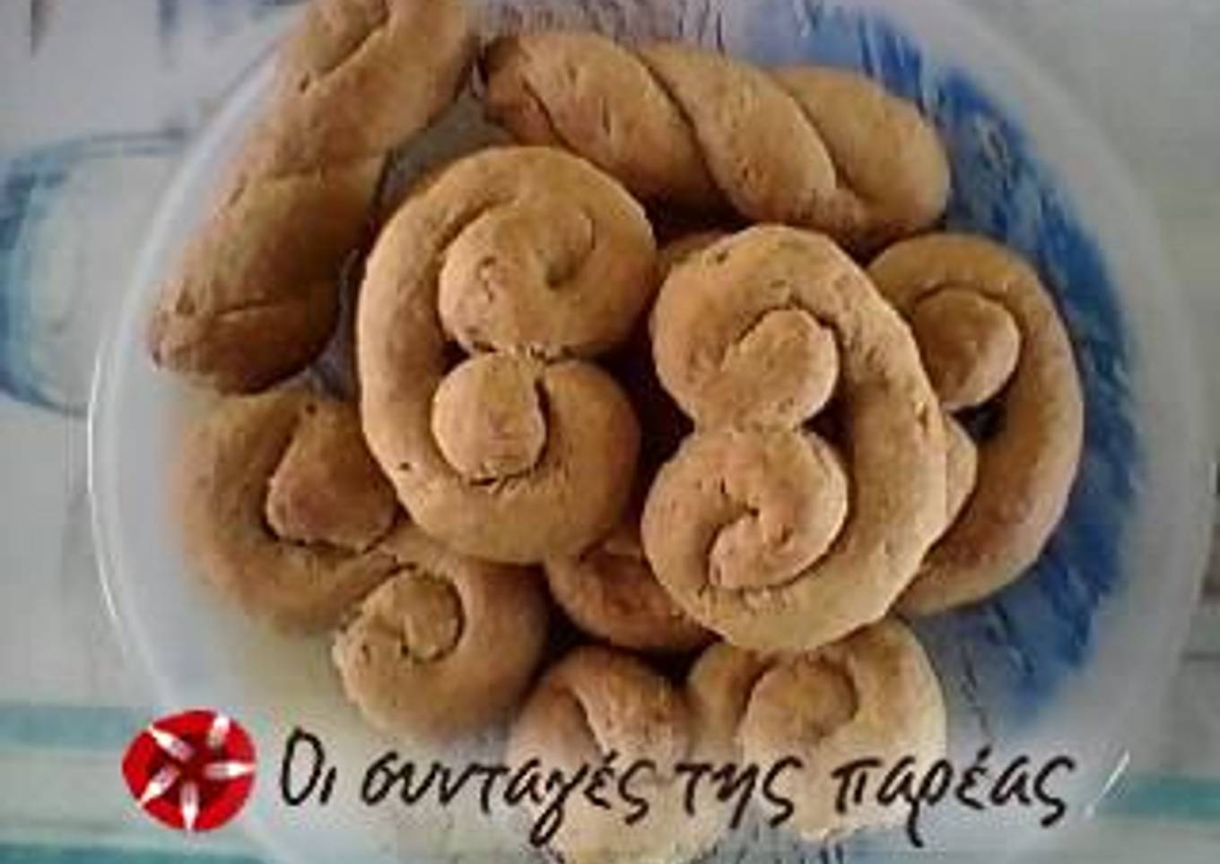 Vegan koulourakia with apple purée