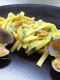 Fettuccine con vongole e crema di asparagi