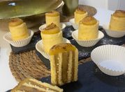 Una foto de pionono dulce con maicena