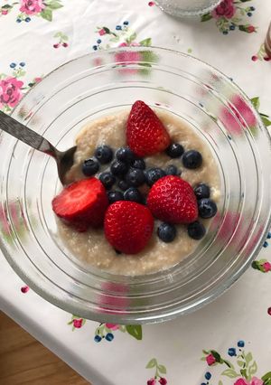 A picture of Banana and coconut oats.