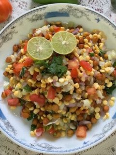 A picture of Kacche chane ki chaat.