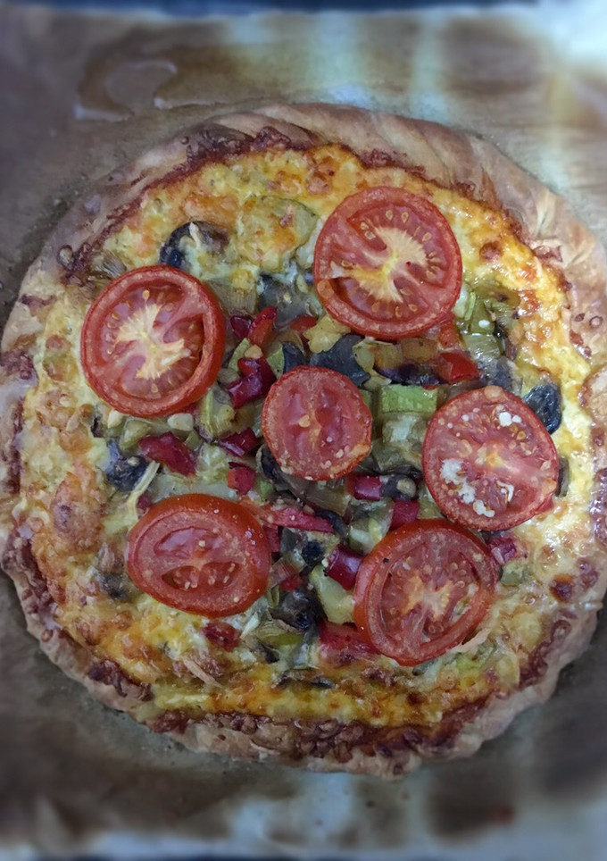 Una foto de Quiche con verduras y queso