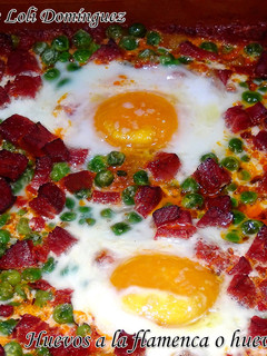 Una foto de Huevos a la flamenca o huevos al plato