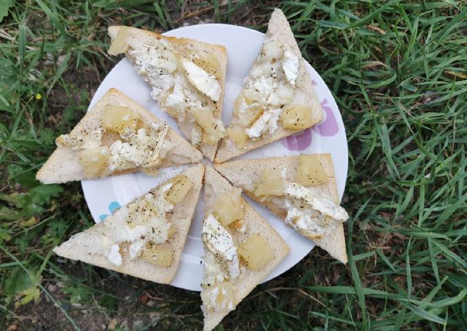 Tartinette ananas/chèvre