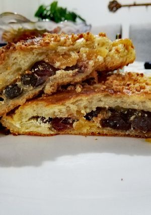 Una foto de Pan Hojaldrado relleno de frutas deshidratadas