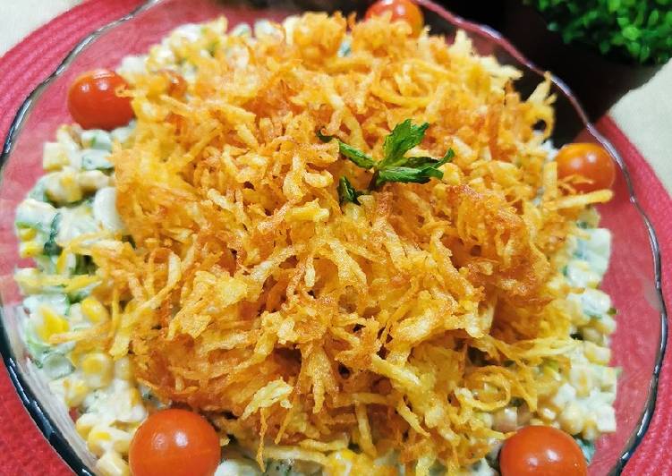 سلطة شيبس البطاطا مع الذرة