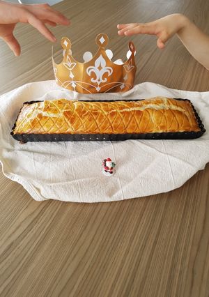Une photo de Galette nougat /framboise