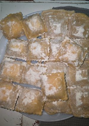 Una foto de Raviolones de calabaza, nueces y queso