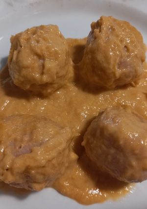 Una foto de 221. Albóndigas de pollo con crema de hortalizas