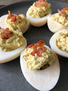 惡魔蛋  huevos rellenos de atún 的食譜成品照片