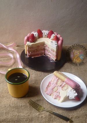 Gambar Strawberry Tiramisu Charlotte Cake