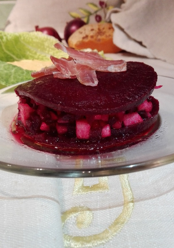 Una foto de Tartar manzana-remolacha