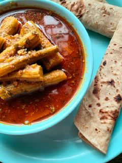 शेवग्याच्या शेंगांची भाजी (Shevgyachya Shengachi Bhaji Recipe In Marathi) रेसिपी चे मुख्य फोटो