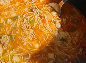 Una foto de Sopa de Fideos y Garbanzos