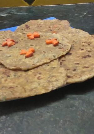 A picture of Healthy vegetable chapathi.