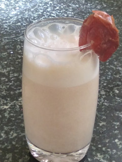 தேங்காய் பால் டேட்ஸ் மில்க்க்ஷேக் (Thenkaaipaal dates milkshake recipe in tamil) செய்முறை முக்கிய புகைப்படம்