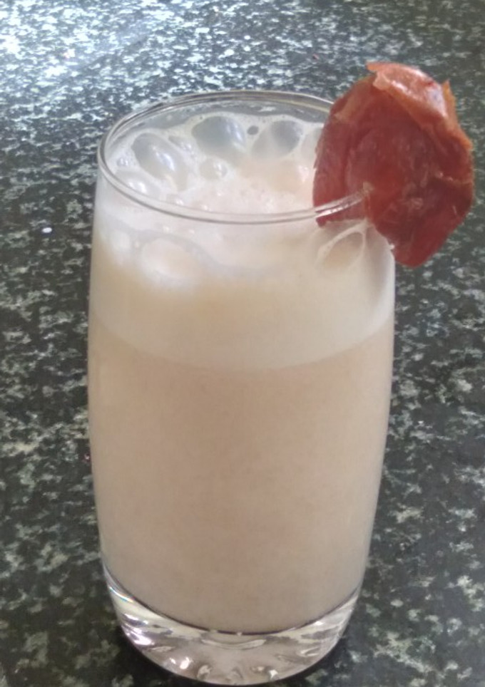 தேங்காய் பால் டேட்ஸ் மில்க்க்ஷேக் (Thenkaaipaal dates milkshake recipe in tamil) செய்முறை முக்கிய புகைப்படம்