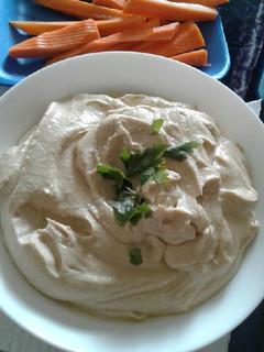Una foto de Hummus fácil y saludable 😉