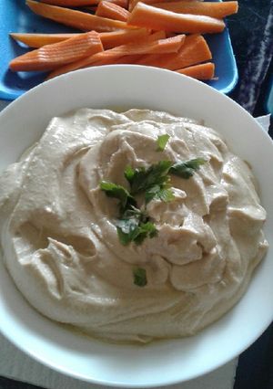Una foto de Hummus fácil y saludable 😉
