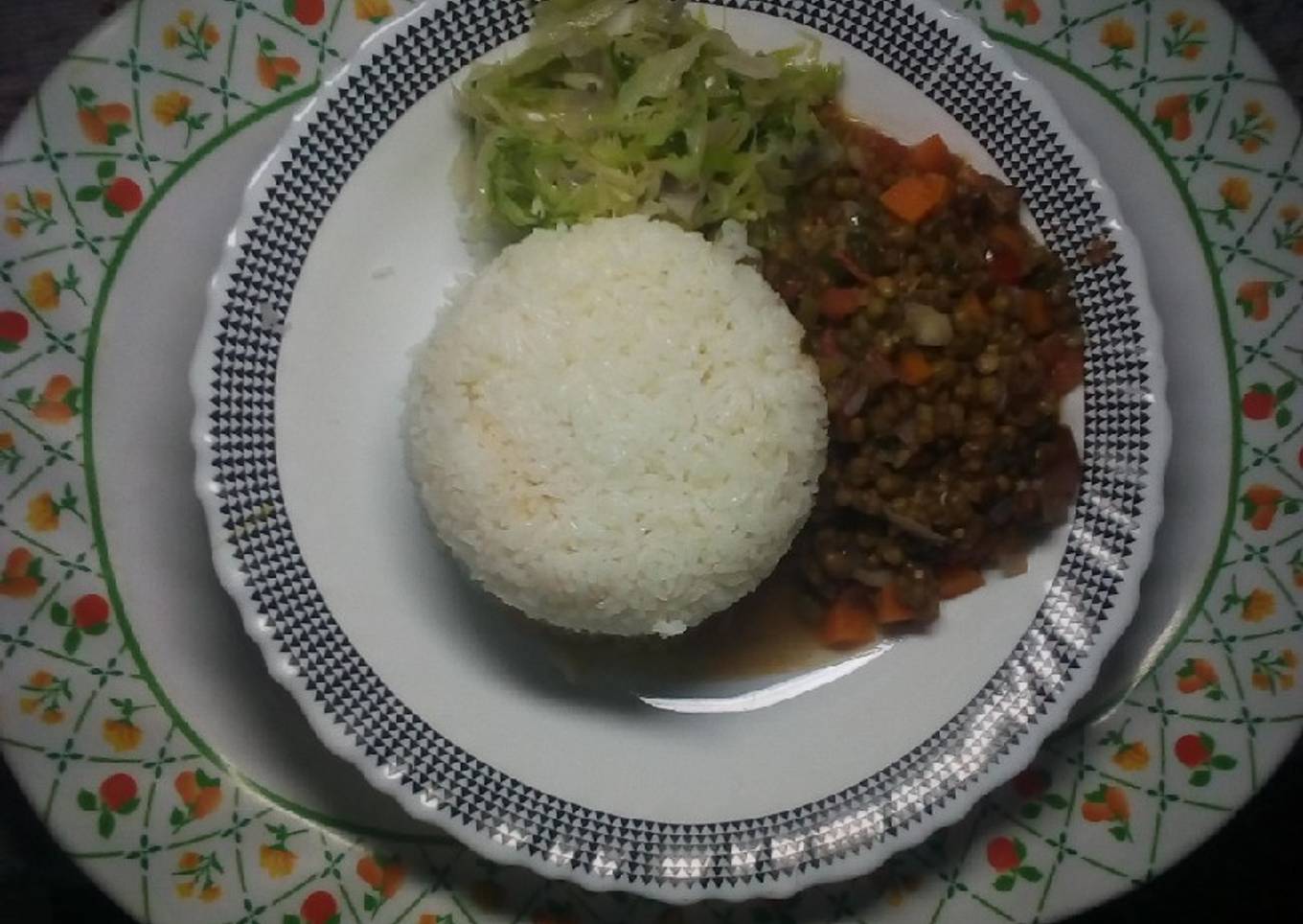 Plain rice with green grams and steamed cabbage