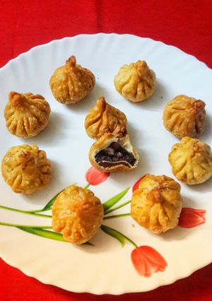 A picture of Fried Mawa Chocolate Modak.