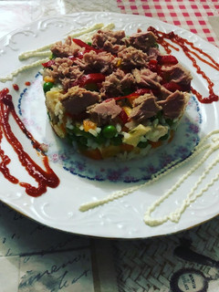 Una foto de Arroz cinco delicias más la comensal seis