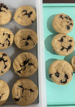 Una foto de Muffins saludables de pera 🍐 y chips de chocolate