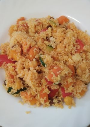 Una foto de Cuscús con verduras y garbanzos
