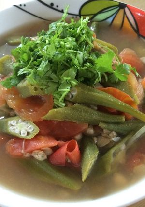 Hình của món Canh chua hến đậu bắp.