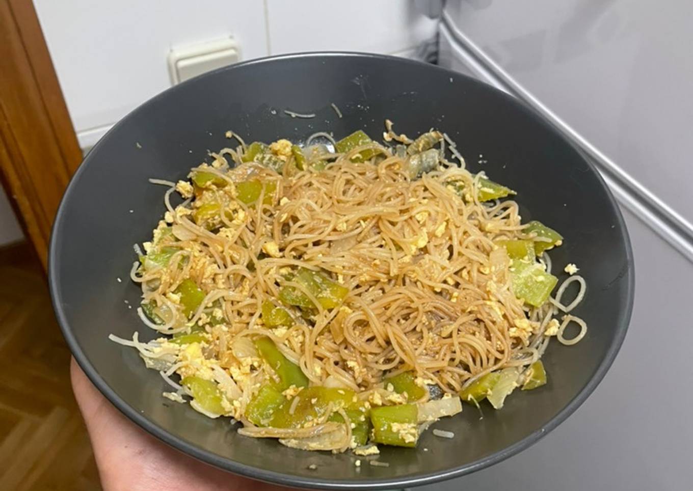 Noodles con verduras y huevo