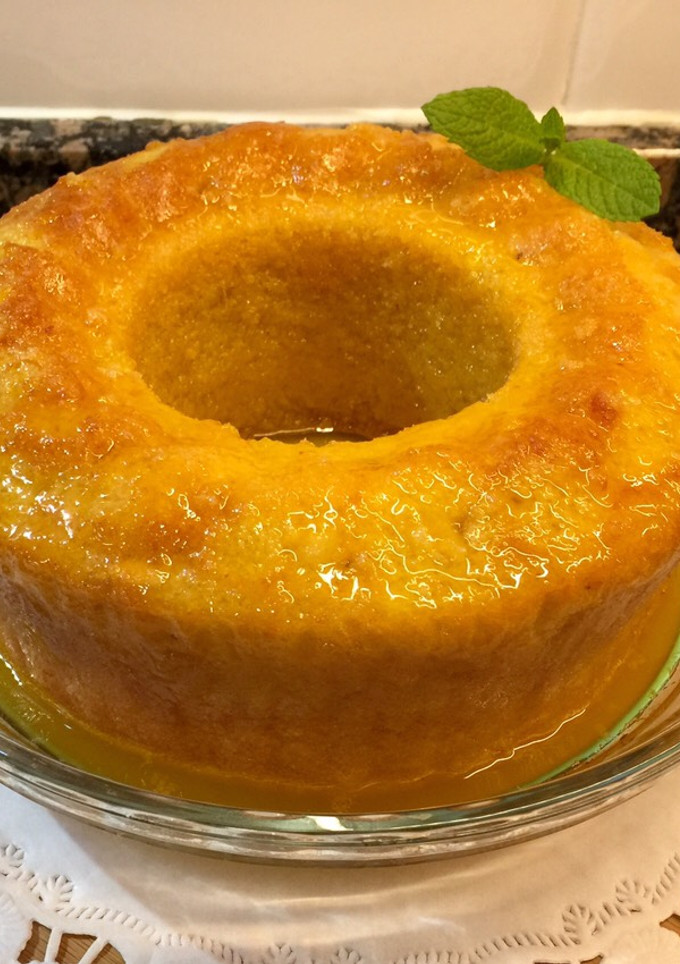 Una foto de Pastel de almendra con almíbar de licor de naranja