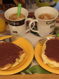 Una foto de Hot cake, tortita o panquecito de banana 🍌🍌 con dulce de leche
