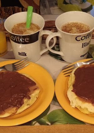 Una foto de Hot cake, tortita o panquecito de banana 🍌🍌 con dulce de leche