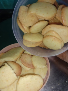 வெண்ணிலா டிராப் பிஸ்கட்(Vanilla Drop biscuits recipe in tamil) செய்முறை முக்கிய புகைப்படம்