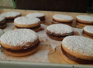 Una foto de Alfajores Polos