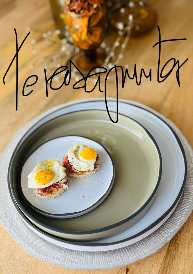 Una foto de Tosta Luilli con huevo de codorniz 🍳 🍅 🍻