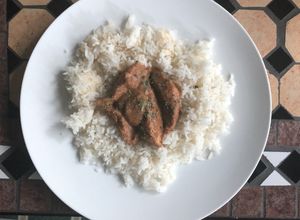 Una foto de Pollo en salsa de 7 nueces (mole casero)