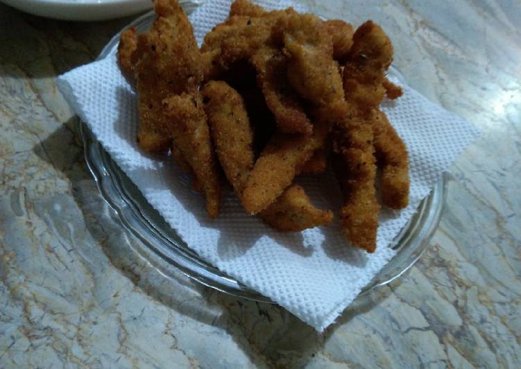 Chicken Fingers with creamy sauce