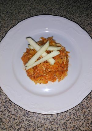 Una foto de Ensalada de col blanco con manzana al pimentón