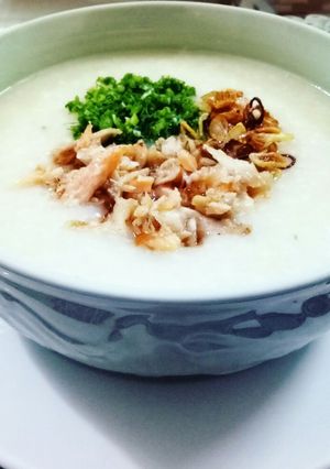 Hình của món Cháo đậu xanh cá hồi.