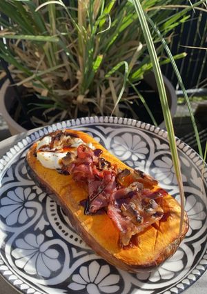 Une photo de Butternut au chèvre, jambon cru et noix