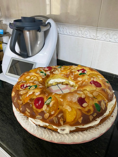 Una foto de Roscón 👑 relleno de nata en Thermomix