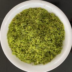 A picture of Dry green chutney.