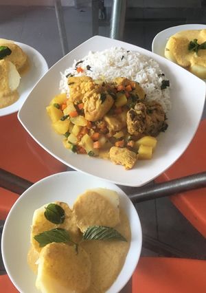 Una foto de Cau cau de pollo con papa a la huancaína 😋