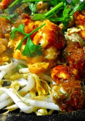 A picture of Crispy Mussel Pancake (Hoy Tod).