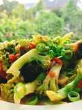 🌱 Vegan Stir-Fried Broccoli and Tomatoes