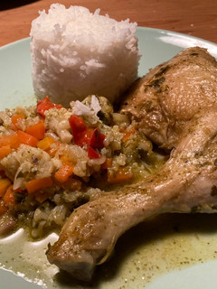 Una foto de Seco de Pollo peruano