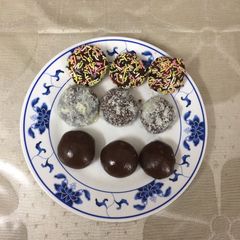 A picture of Chocolate ladoo.